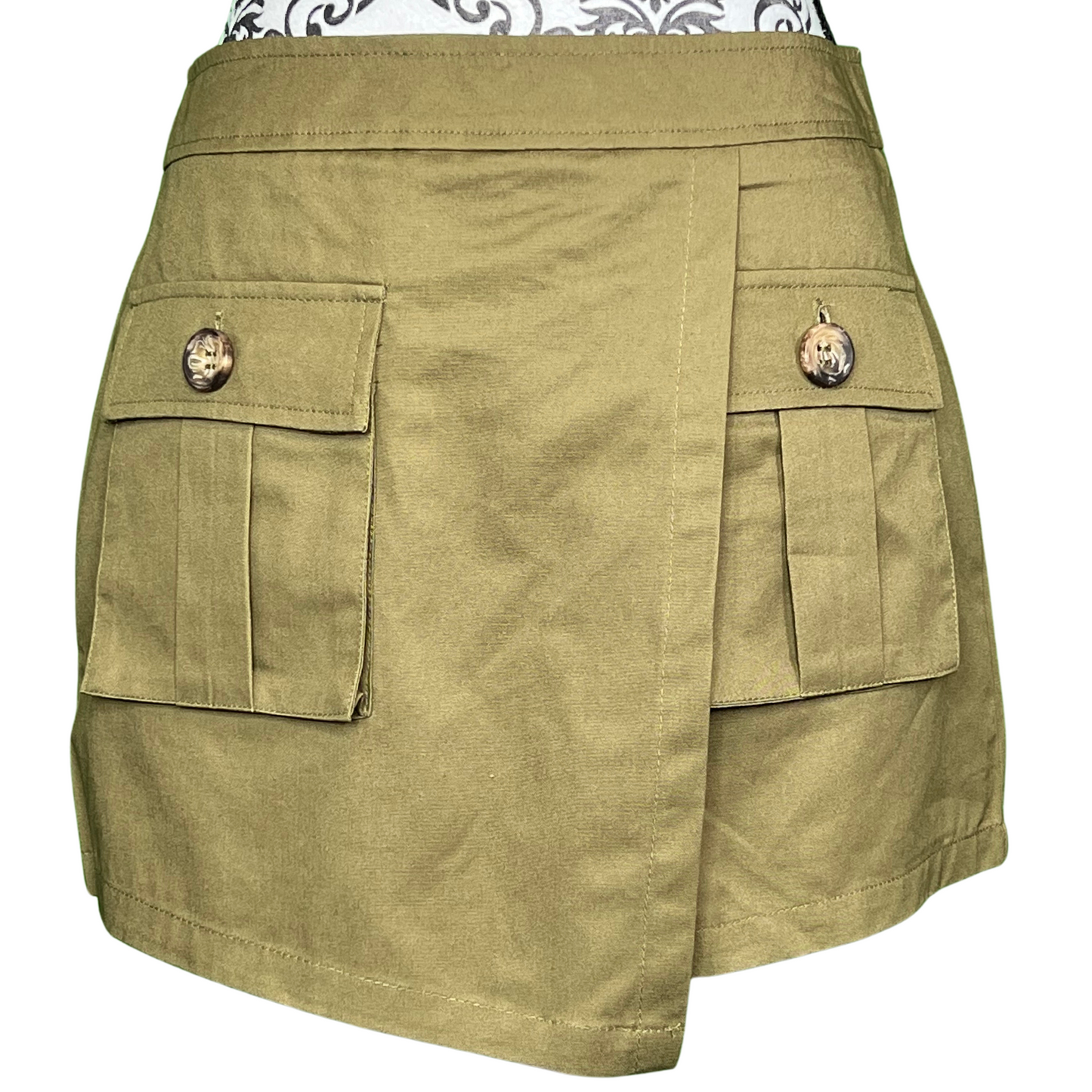 HIGH WAISTED ENVELOPE SKORT WITH CARGO POCKET DETAIL AND BACK ZIPPER