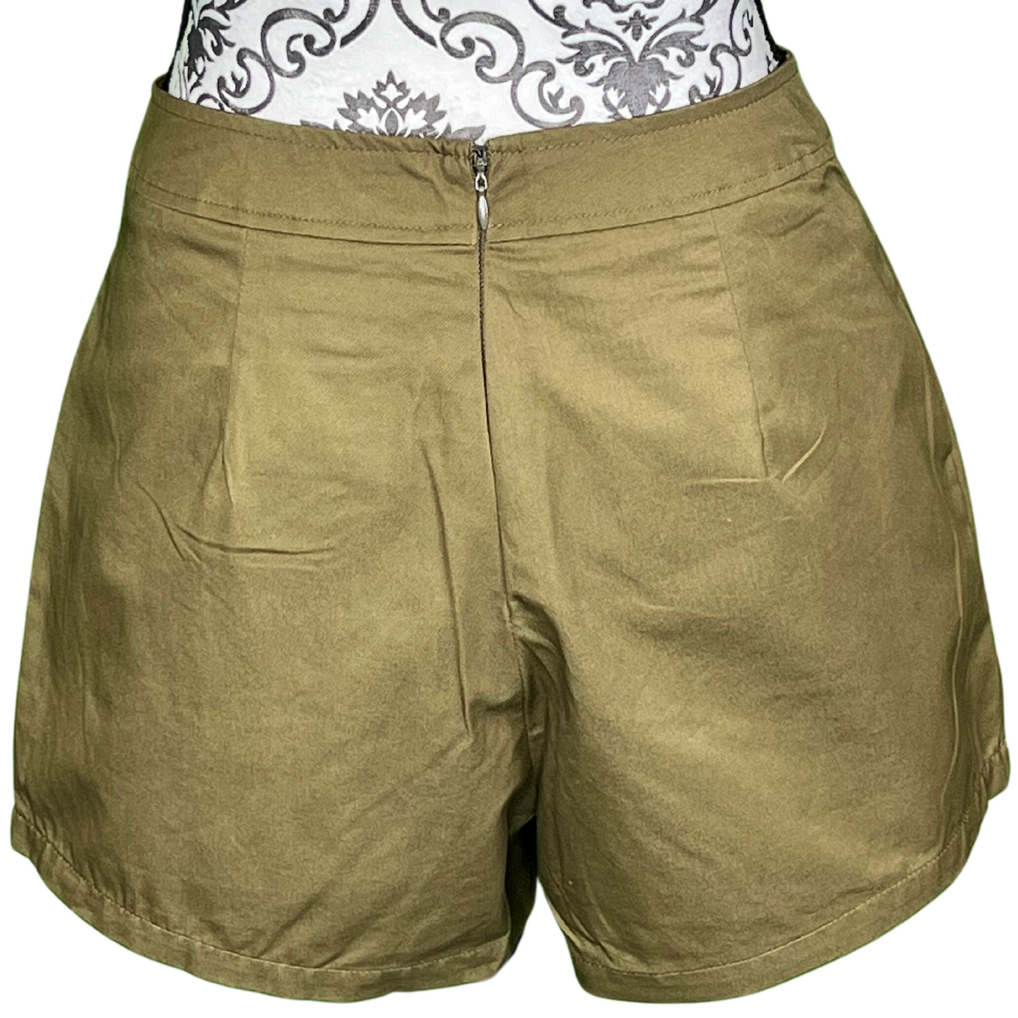 HIGH WAISTED ENVELOPE SKORT WITH CARGO POCKET DETAIL AND BACK ZIPPER